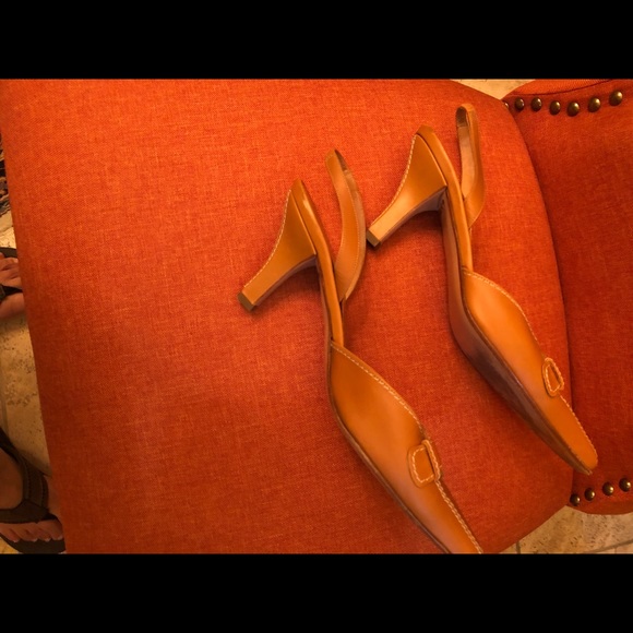 Tan women shoes - Picture 2 of 3